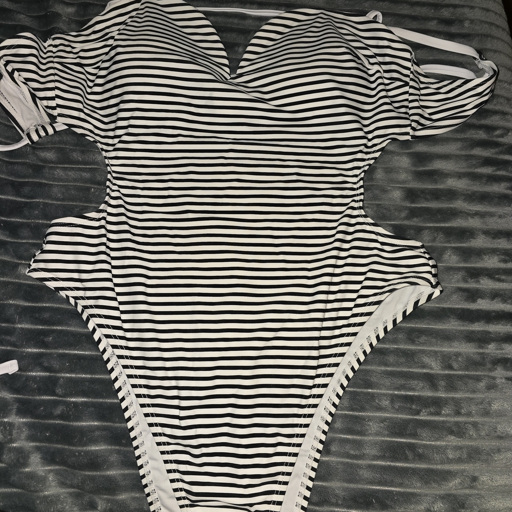 Cupshe Black and White Striped One Piece Swimsuit